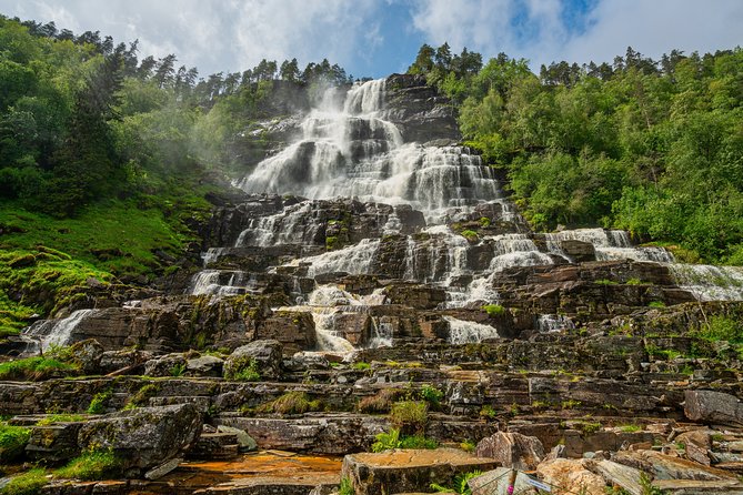 2-Day Round Trip from Bergen: THE GRAND SOGNEFJORD – fjords, waterfalls, glacier - Flåm, Flåmsbana, and Stegastein: the train-and-view combo
