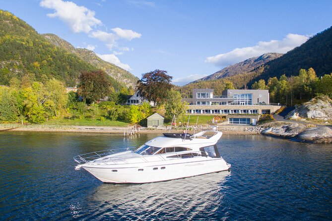 4 Day Bergen - Hardangerfjord private fjord-cruise - Day 1 glacier build-up: Bondhusbreen and the easy hike option