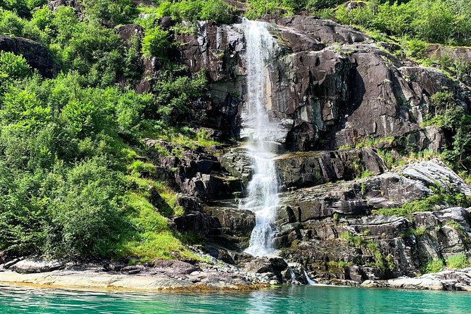 4 Day Bergen - Hardangerfjord private fjord-cruise - Day 3 morning: Steinsdalsfossen and the rare behind-the-waterfall moment