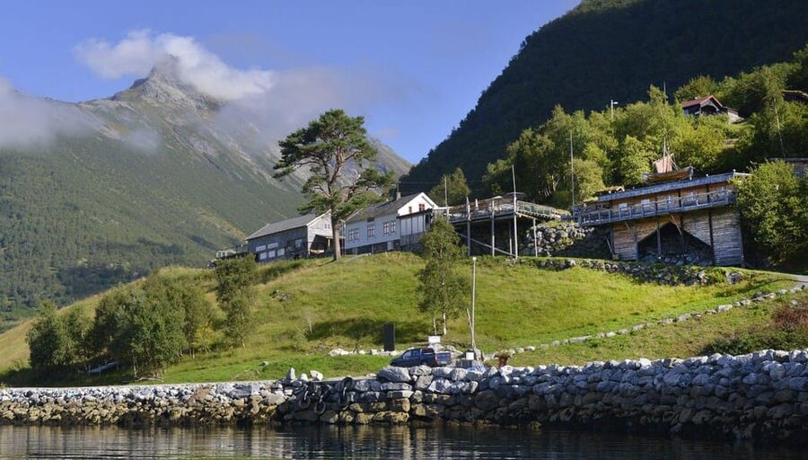 Ålesund-Trandal fjord tour with 3 hours stop at Trandal - Who this tour is best for (and who should skip it)