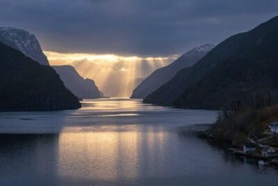 Bergen: Bergen Fjord by Zodiac or Pontoon Boat - The 5-hour rhythm: from pickup to cruise to train back