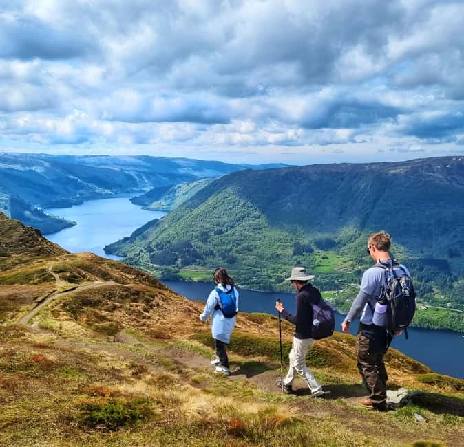 Bergen: Fjord Hiking - Public tour - Your 6-hour fjord hike from central Bergen