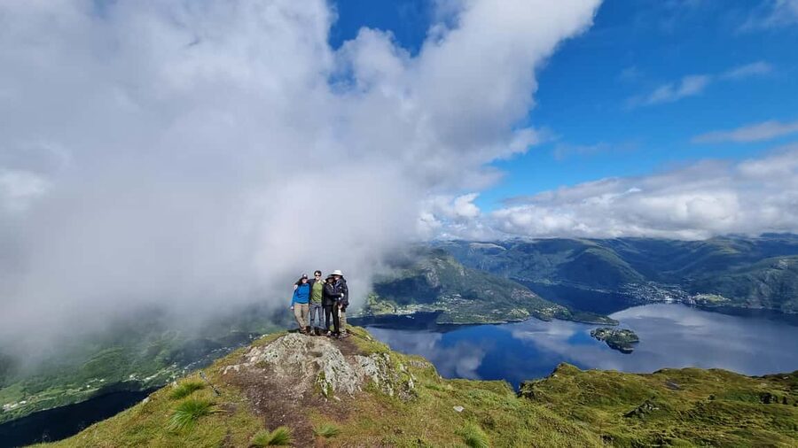 Bergen: Fjord Hiking - Public tour - Meet in Bergen, then get out fast