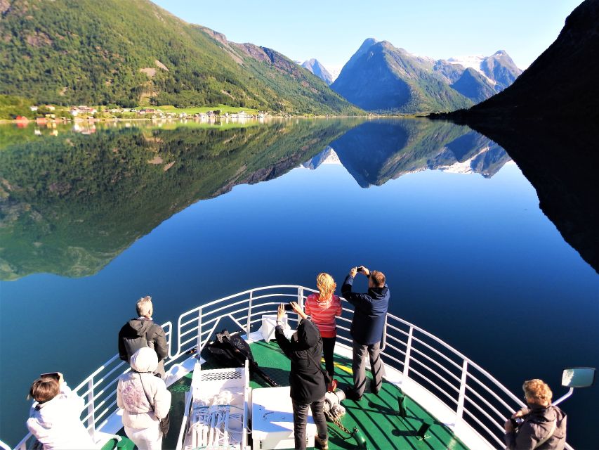 Bergen: Guided Fjord & Glacier Tour to Fjærland - The Vikafjellet Pass and Storesvingen Viewpoint