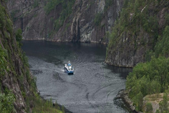 Bergen: Mostraumen Fjord Cruise - Audio guide: English and Norwegian narration when you want context