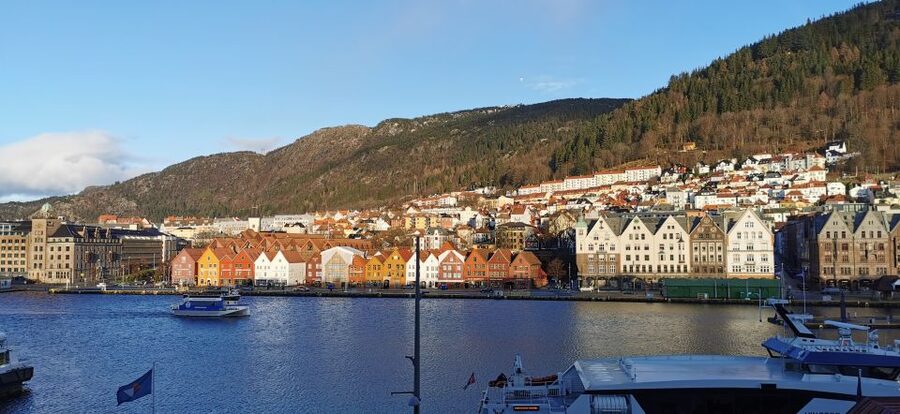 Bergen: Mostraumen Fjord Cruise, Mt Fløyen, City Sightseeing - Bryggen Hanseatic Quarter and Bergenhus Fortress: more than postcard streets