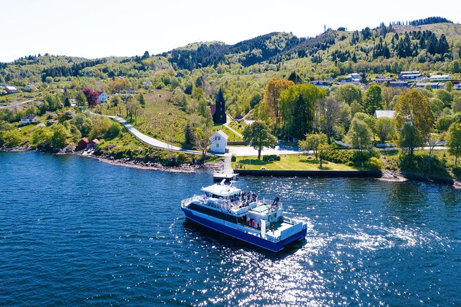 Bergen: Mostraumen Fjord Cruise with Local Guide - Osterfjord sailing: where the ride turns into real perspective