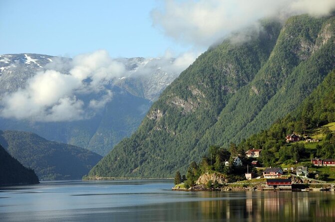 Bergen: Mostraumen Fjord Cruise - How the Mostraumen route feels: panoramic Bergen views to narrow fjord walls