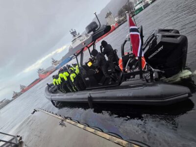 Bergen: Mostraumen Fjord Safari - by Premium RIB Boat - Strandkaien 16 to Old Bergen: starting with Bergen at sea level