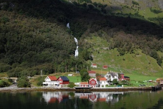 Bergen to Flam "The King of Fjords" One-Way or Round-Trip Cruise Ticket - Same-Day vs Overnight Return: Choose Your Pace Like a Local