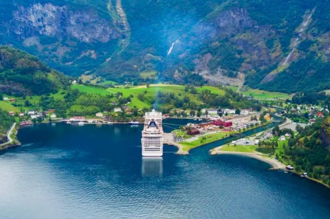 Bergen to Flam "The King of Fjords" One-Way or Round-Trip Cruise Ticket - Flåm Free Time: How to Spend It Without Missing the Best Stuff