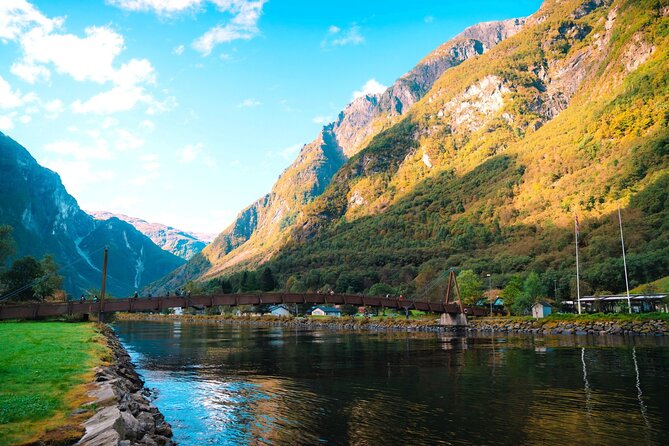 Bergen: UNESCO Fjord Cruise, Flåm & Stegastein - Incl. Lunch - The UNESCO Nærøyfjord Boat Cruise: Narrow Passages, 17 km of Drama
