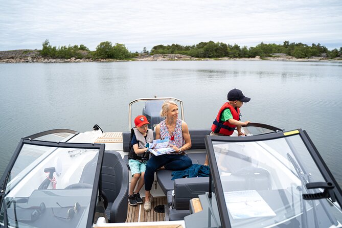 Exclusive Private Cruises on the Oslo Fjord - Dyna Lighthouse Close-Up: The Best Kind of Photo Opportunity