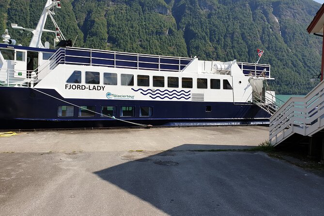 Fjord Cruise to Sognefjord and Bøyabreen Glacier - Bøyabreen glacier close-up: what you can do in 40 minutes