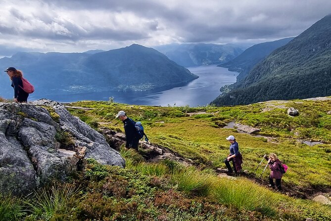 Fjord Hiking - Public tour - Where this hike gets its magic: Bergen fjords, without the crush