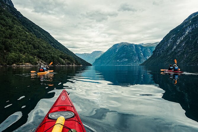 Fjord paddle in Hellesylt - Half Day Kayaking Tour - Fjord Scenery Without the Stress: What You’ll Actually Do