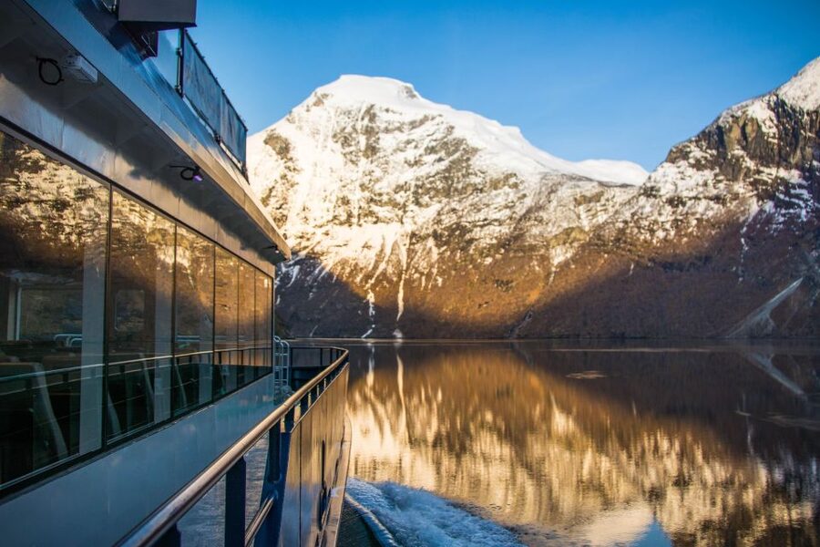 From Ålesund: Winter Fjord Cruise to Geirangerfjord - Key things I’d circle before you go