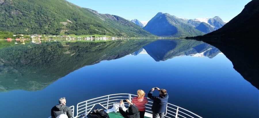 From Balestrand: Fjord Cruise to Fjærland- Round trip - Fjærland Free Time: Bookbyen and a Village Shaped by Boats