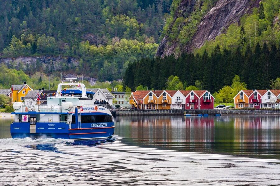 From Bergen: The Original Fjord Cruise to Mostraumen - The Bergen warm-up: seeing Bryggen from the water