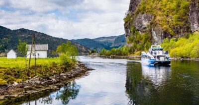From Bergen: The Original Fjord Cruise to Mostraumen - Finding the Rødne Fjord Cruise boat near the Fish Market