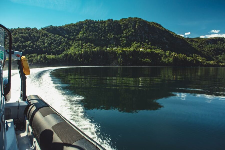 From Norheimsund: Hardangerfjord & Fyksesund RIB Fjord Tour - Norheimsund to Kaien 28: Getting Ready Without Stress