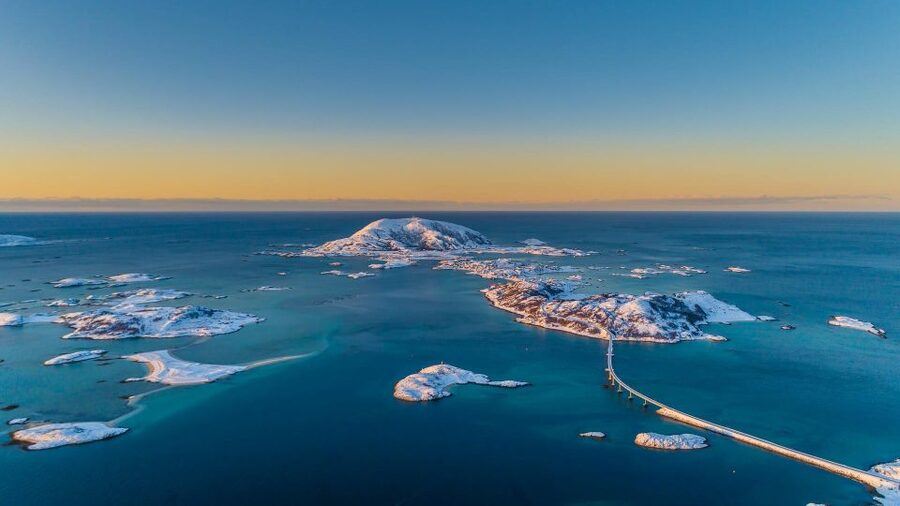 From Tromsø: Arctic Wildlife & Fjord Sightseeing Tour by Car - Kvaløysletta and Stakken: the short stops that set your Arctic expectations