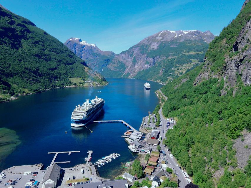 Geiranger: Dalsnibba, Flydalsjuvet, Eagle Bend & Fjords Tour - Dalsnibba Skywalk: 1,500 meters of fjord edge