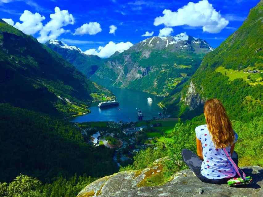 Geiranger: Dalsnibba, Flydalsjuvet, Eagle Bend & Fjords Tour - Eagle Bend and the Seven Sisters: waterfall drama from above