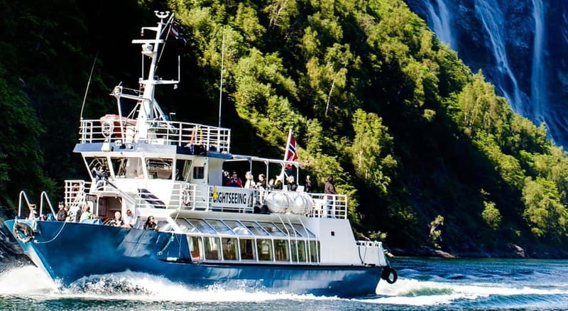 Geiranger: Fjord and Waterfalls Sightseeing Boat Trip - Photography that works on a moving boat