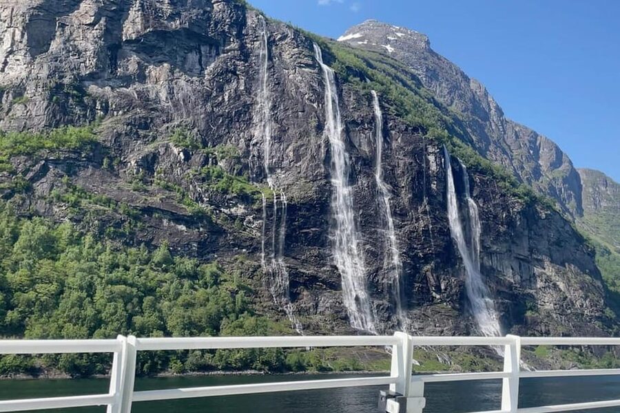 Geiranger Fjord Boat Tour with Waterfall Tasting - A 1-hour Geiranger Fjord speedboat that hits the key falls