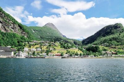 Geiranger Fjord Boat Tour with Waterfall Tasting - Finding the MS Keiser Wilhelm at Geiranger Hurtigbåtkai