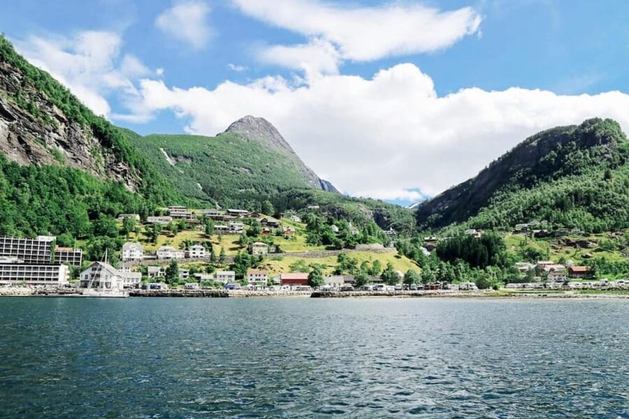 Geiranger Fjord Boat Tour with Waterfall Tasting - Finding the MS Keiser Wilhelm at Geiranger Hurtigbåtkai