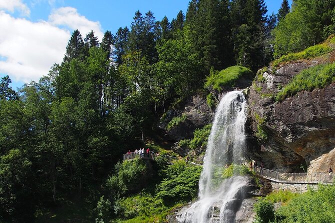 Guided tour to Hardanger Fjord, Waterfalls and Ferry Crossing - Norheimsund lunch break: a real fjord town stop