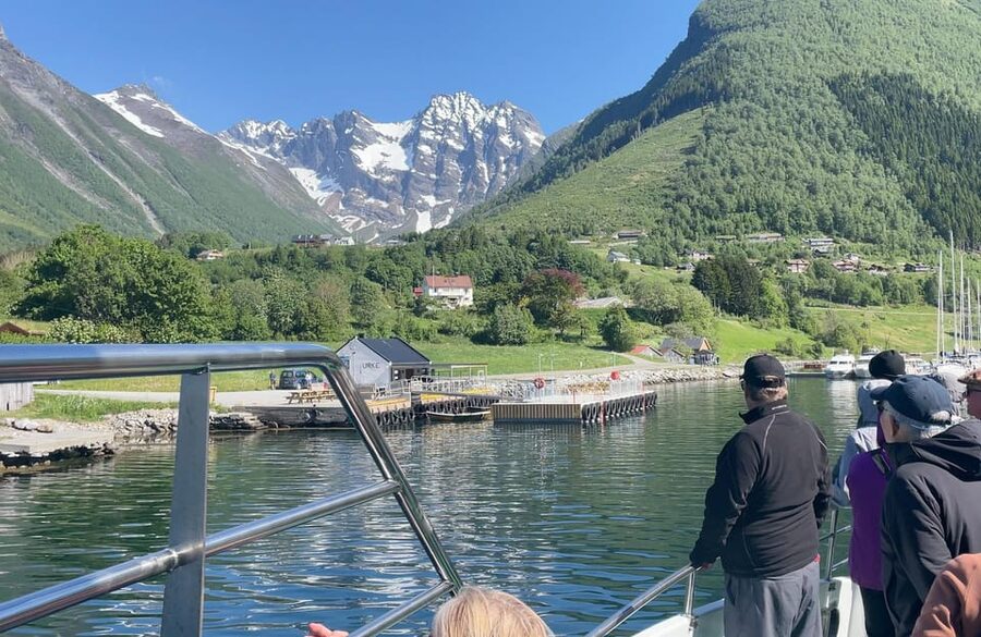 Hjørundfjord Fjord Cruise roundtrip from Ålesund - The Øye stop you’ll want to plan for: 60 minutes, no shops