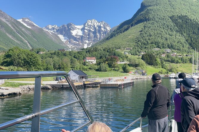 Hjørundfjord Fjord Tour Roundtrip from Ålesund - Øye Stop at the Deep End: 30 Minutes in a Steep-Valley Village