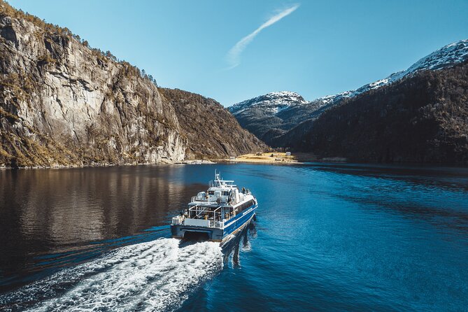 Mostraumen Fjord Cruise - Onboard Comfort: Smooth Sailing, Clean Spaces, and Deck Time