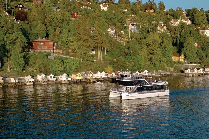 Oslo fjord 3-Course Dinner Cruise with Live Music - The Inner Oslofjord route: islands, lighthouses, and the city at night