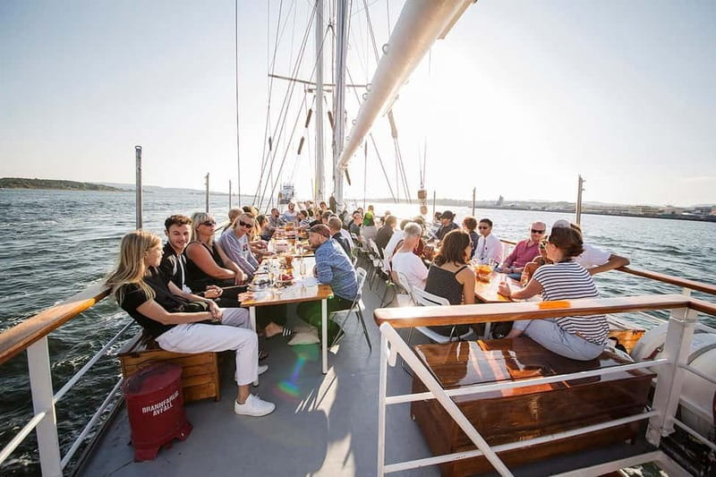 Oslo: Fjord Dinner Cruise on Sailing Ship w/ Seafood Buffet - Meeting at Akershusstranda 11 by Skur 33: Finding the Right Spot