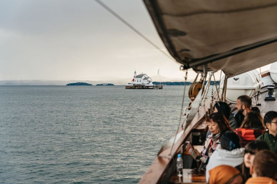 Oslo: Fjord Evening Cruise with Shrimp Buffet - The 3-Hour Cruise Route: Hovedøya, Dyna Lighthouse, and the Bygdøy Coast