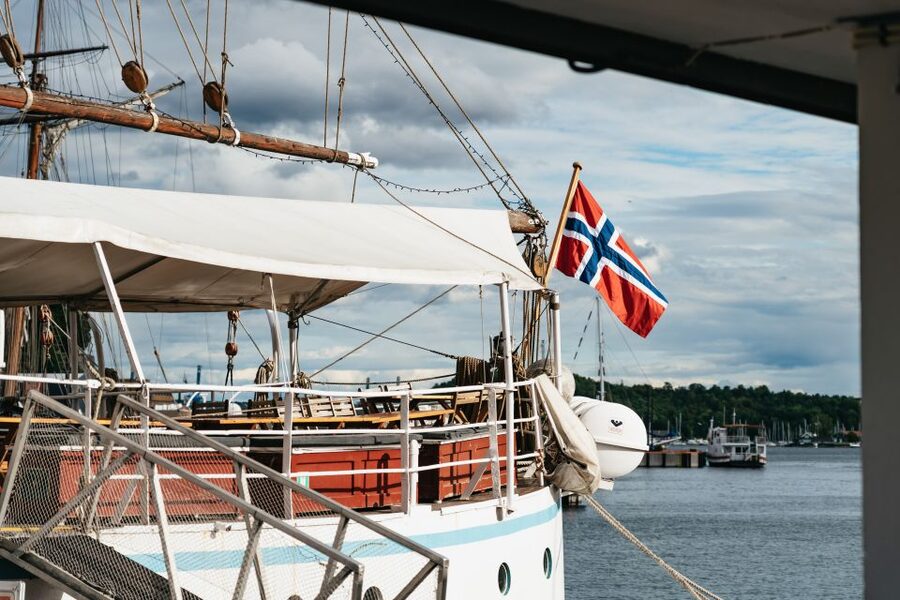 Oslo: Fjord Evening Cruise with Shrimp Buffet - Sunset Timing and Choosing Your Spot for Photos and Dinner