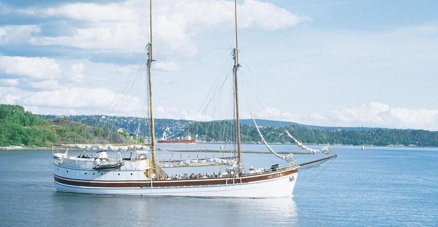 Oslo: Oslo Fjord Cruise with Live Jazz Music & Shrimp Buffet - Where you start: Oslo City Hall at Rådhusbrygge 3