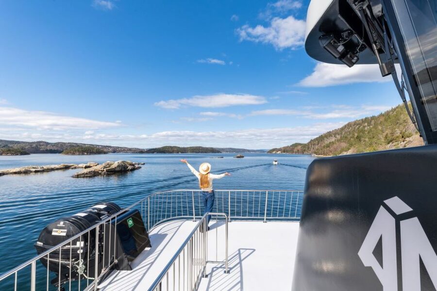 Oslo: Scenic Fjord Cruise with Audio Guide Commentary - The boat experience: warm lounge, big windows, and room to move
