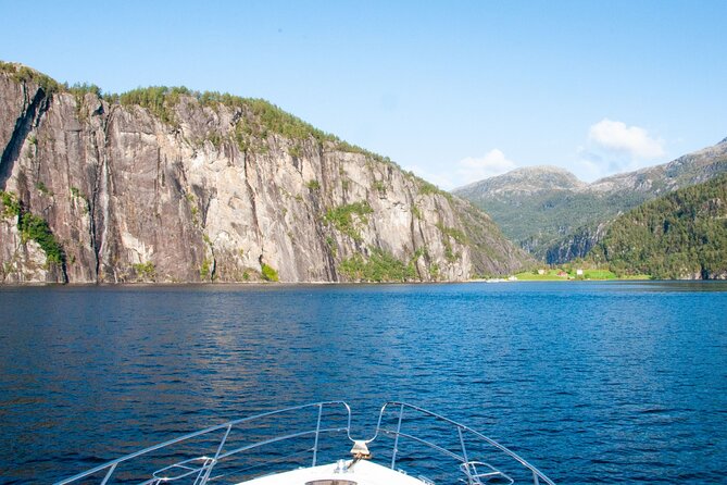 Private Fjord and waterfalls cruise to Modal- Mostraumen - Price and value for a private group of up to 12
