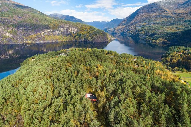 Private Fjordcruise by Luxury Pontoon Boat - Bergen Fjords - Guide storytelling that actually fits the views