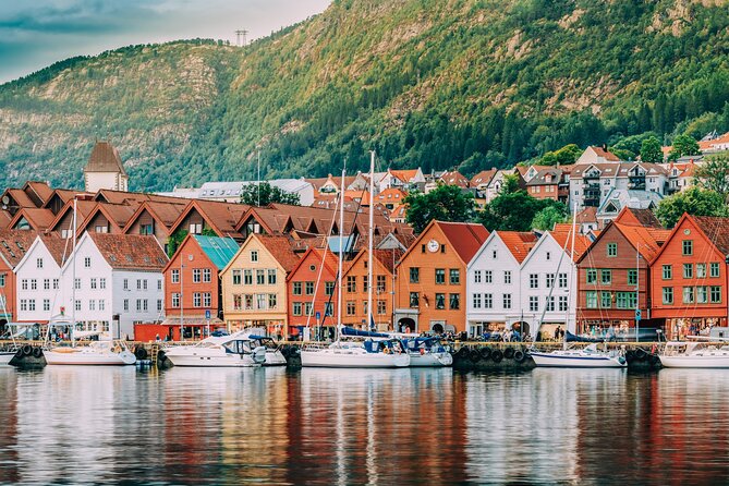 Private Guided Tour of Bergen and the Best of Norwegian Fjords - Øystese lunch: a village break on the Hardangerfjord