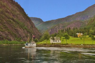 PRIVATE GUIDED TOUR: Secrets of the Fjords - the Osterfjord and Mo, 6-7 hours - Bergen pickup and a comfortable minivan for a full fjord circuit