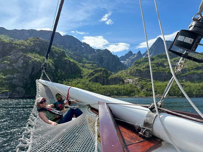 Tromsø: Luxury Summer Fjord Cruise with Lunch & Hot Tub - What lunch on board actually feels like